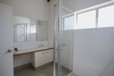 Canal Rocks Beachfront Apartments - Accommodation Guide 13