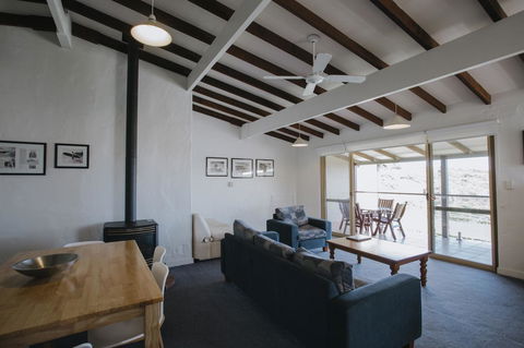 Canal Rocks Beachfront Apartments - Accommodation Guide 15