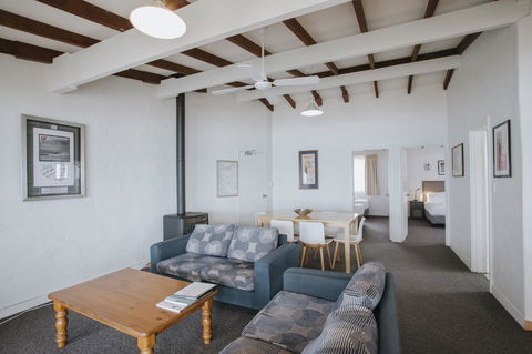 Canal Rocks Beachfront Apartments - Accommodation Guide 38