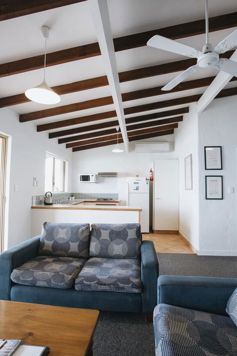 Canal Rocks Beachfront Apartments - Accommodation Guide 4