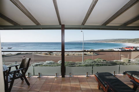 Canal Rocks Beachfront Apartments - Accommodation Guide 0