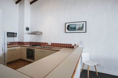 Canal Rocks Beachfront Apartments - Accommodation Guide 25