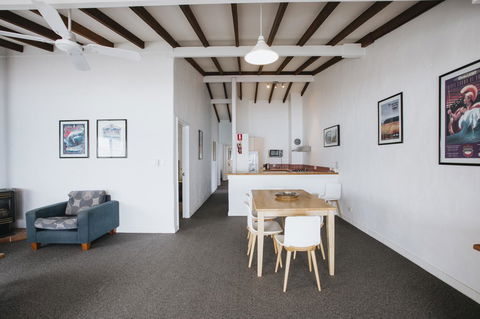 Canal Rocks Beachfront Apartments - Accommodation Guide 23