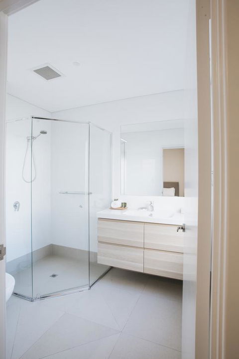 Canal Rocks Beachfront Apartments - Accommodation Guide 40