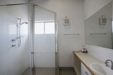 Canal Rocks Beachfront Apartments - Accommodation Guide 20