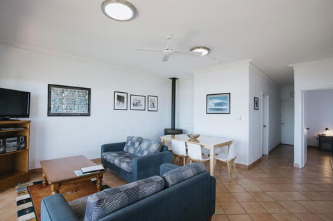 Canal Rocks Beachfront Apartments - Accommodation Guide 9