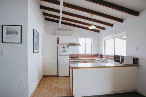 Canal Rocks Beachfront Apartments - Accommodation Guide 21
