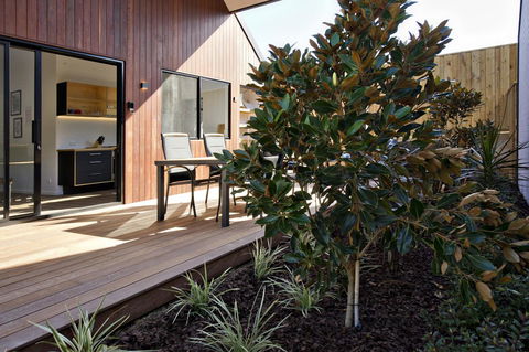 Margaret River Bungalow-1-street - Pet Friendly - Accommodation Asia 5