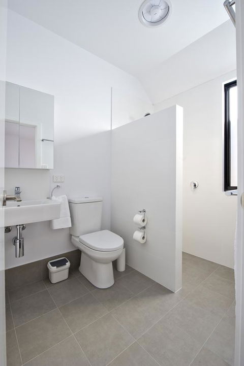 Margaret River Bungalow-1-street - Pet Friendly - Accommodation Asia 12