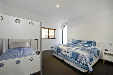 Margaret River Bungalow-1-street - Pet Friendly - Accommodation Asia 4