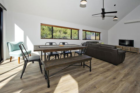 Margaret River Bungalow-1-street - Pet Friendly - Accommodation Asia 9