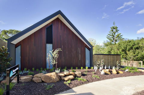 Margaret River Bungalow-1-street - Pet Friendly - Accommodation Asia 0