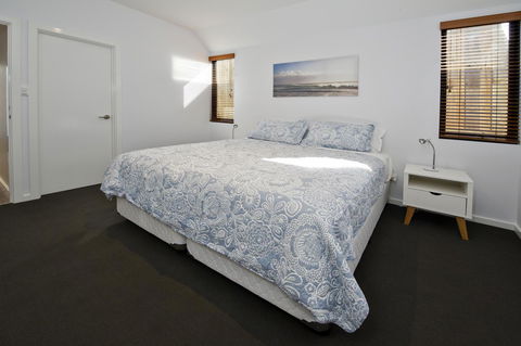 Margaret River Bungalow-1-street - Pet Friendly - Accommodation Asia 3