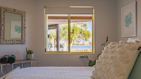 Starboard Views Kalbarri - River Front Apartment - Accommodation Asia 5