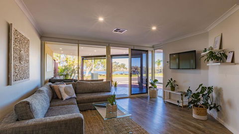 Starboard Views Kalbarri - River Front Apartment - Accommodation Asia 0