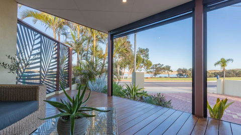 Starboard Views Kalbarri - River Front Apartment - Accommodation Asia 1