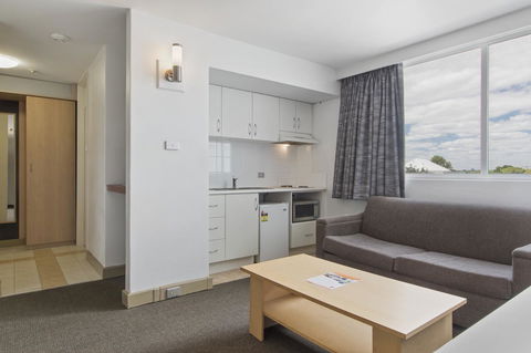 Metro Hotel Perth - Accommodation Guide 26