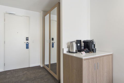 Metro Hotel Perth - Accommodation Guide 1