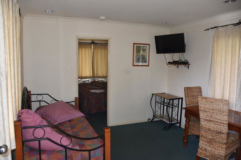 Mount Barker Valley Views Motel & Chalets, Western Australia - Accommodation Guide 36