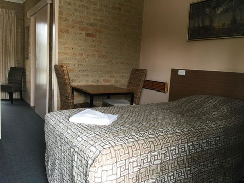 Mount Barker Valley Views Motel & Chalets, Western Australia - Accommodation Guide 8