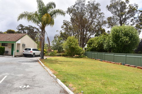 Mount Barker Valley Views Motel & Chalets, Western Australia - Accommodation Guide 21