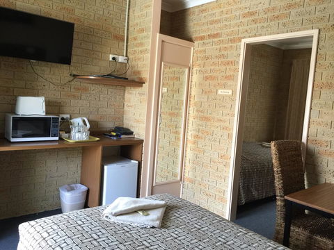 Mount Barker Valley Views Motel & Chalets, Western Australia - Accommodation Guide 7