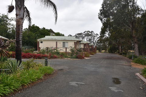 Mount Barker Valley Views Motel & Chalets, Western Australia - Accommodation Guide 33
