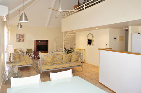 Osprey Holiday Village Unit 110 - Accommodation Guide 1