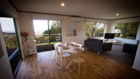 Karri Mia Chalets And Studios - Accommodation Asia 8
