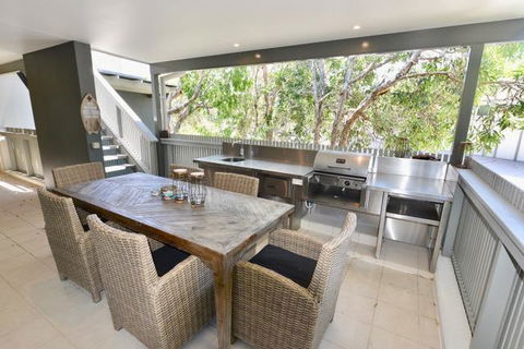 East On Byron - Accommodation Guide 11