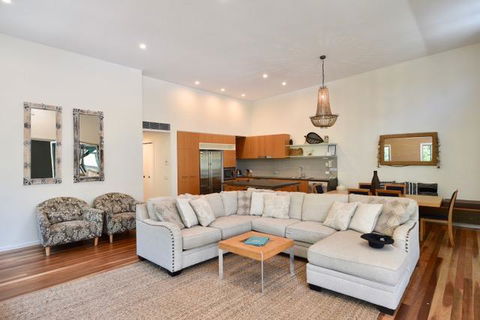 East On Byron - Accommodation Guide 13