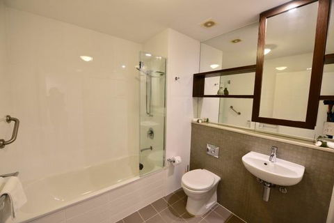 East On Byron - Accommodation Guide 6