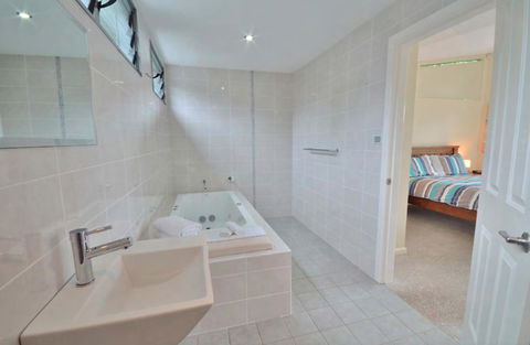 Crescent Head Spa Villa - Accommodation Asia 14