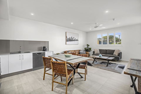 Rockpool 2 Sawtell Beach - Just Steps To Restaurants And 2 Min Stroll To Beach! - Accommodation Asia 2