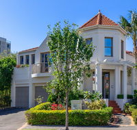 Kensington Self-Contained Modern House 89BROM - Accommodation Asia