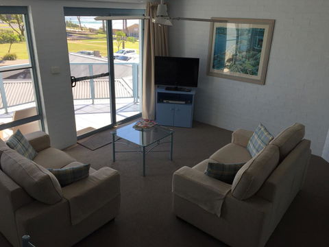 Breakers Apartments - Accommodation Asia 12
