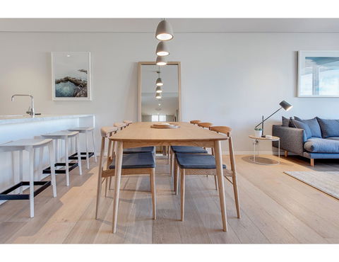 Oceanside Elegance At Superb Home Steps From Sand - Accommodation Asia 6