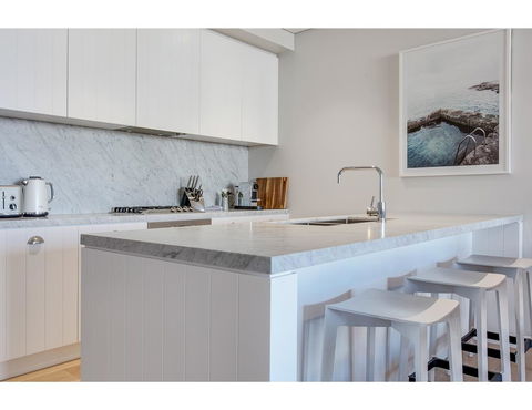 Oceanside Elegance At Superb Home Steps From Sand - Accommodation Asia 2