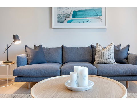 Oceanside Elegance At Superb Home Steps From Sand - Accommodation Asia 7