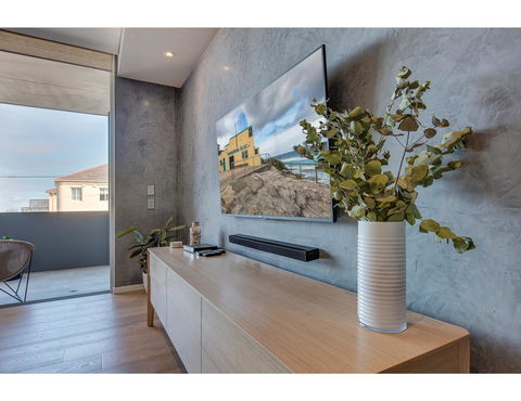 Oceanside Elegance At Superb Home Steps From Sand - Accommodation Asia 13