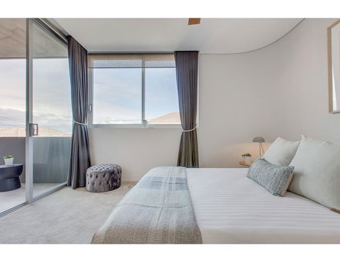Oceanside Elegance At Superb Home Steps From Sand - Accommodation Asia 10