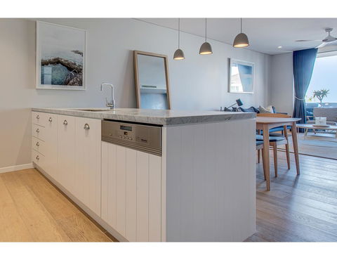 Oceanside Elegance At Superb Home Steps From Sand - Accommodation Asia 8