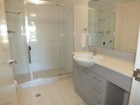 Pacific Marina Apartments - Accommodation Asia 28