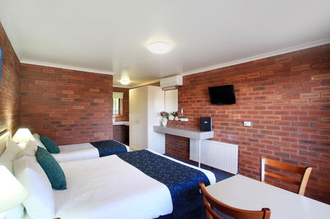 Pelican Motor Inn - Accommodation Guide 43
