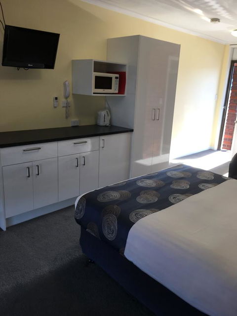 Pelican Motor Inn - Accommodation Guide 1
