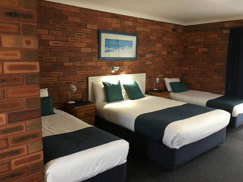 Pelican Motor Inn - Accommodation Guide 14