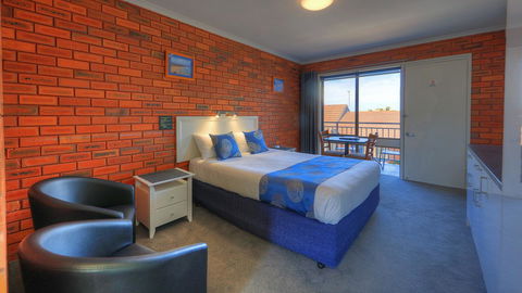 Pelican Motor Inn - Accommodation Guide 2