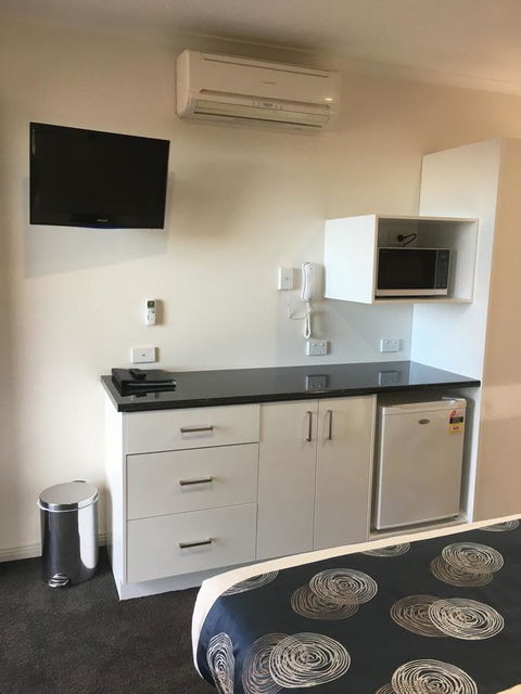 Pelican Motor Inn - Accommodation Guide 8
