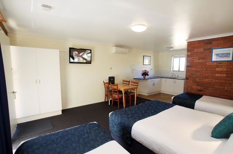Pelican Motor Inn - Accommodation Guide 38