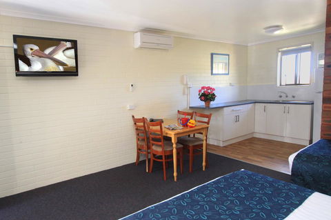 Pelican Motor Inn - Accommodation Guide 37